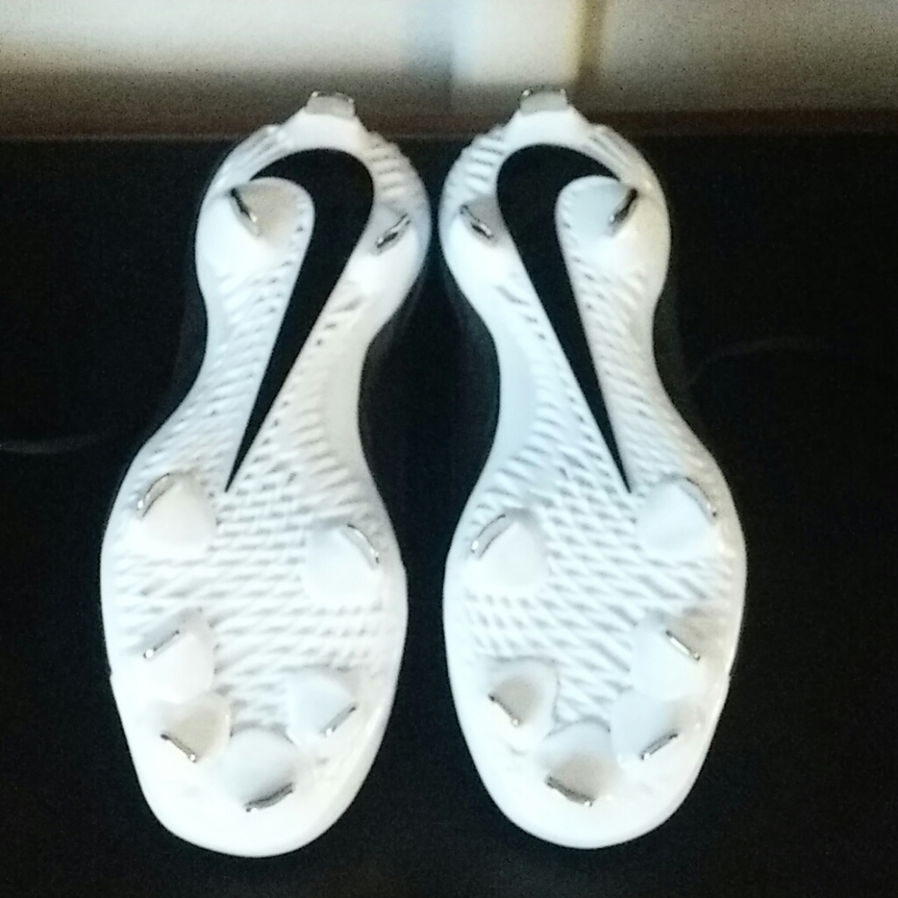Nike - Picture 4 of 8